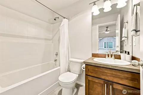 Bath - 3439 31st Dr, Everett, WA 98201 photo 2 of 4