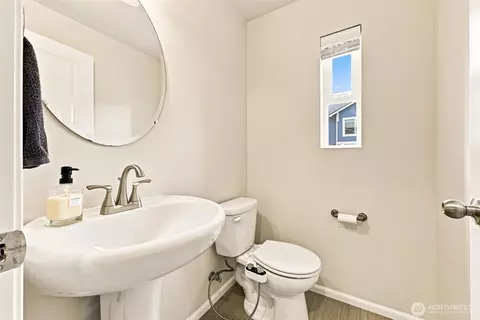 Bath - 3439 31st Dr, Everett, WA 98201 photo 1 of 4