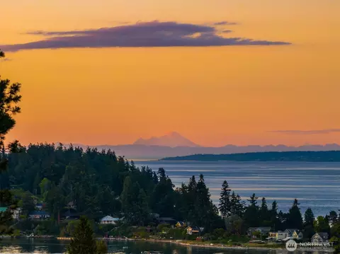 10793 NE Bill Point Dr, Bainbridge Island, WA 98110