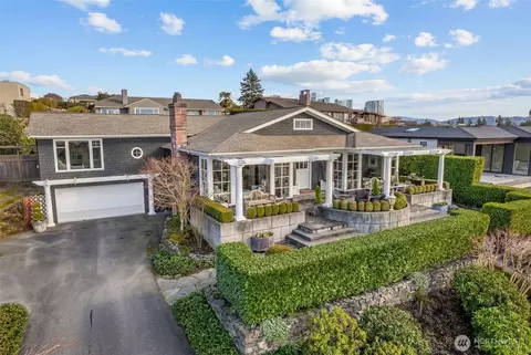 9400 Vineyard Crst, Bellevue, WA 98004