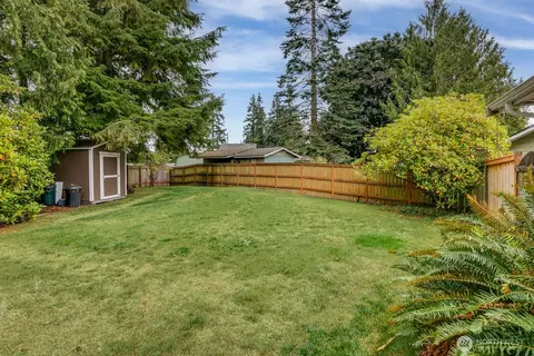 Exterior - 2322 98th St SE, Everett, WA 98208 photo 5 of 6