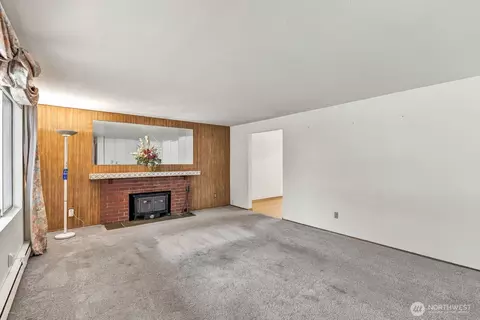 Living - 2322 98th St SE, Everett, WA 98208 photo 2 of 7