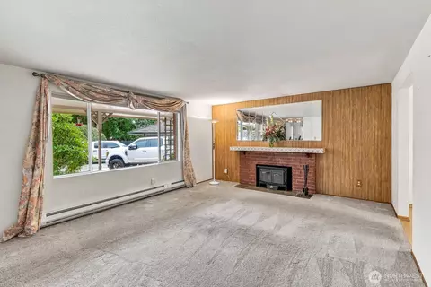 Living - 2322 98th St SE, Everett, WA 98208 photo 3 of 7