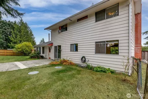 Exterior - 2322 98th St SE, Everett, WA 98208 photo 4 of 6