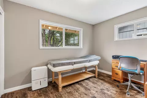 Bedroom - 282 25th Ave, Longview, WA 98632 photo 2 of 2