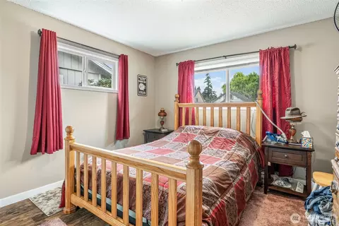 Bedroom - 282 25th Ave, Longview, WA 98632 photo 1 of 2
