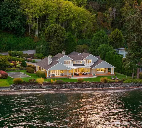 5216 Rockaway Beach Rd NE, Bainbridge Island, WA 98110