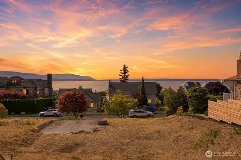 1027 15th St, Bellingham, WA 98225
