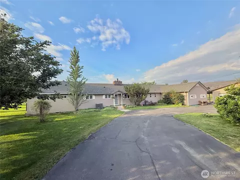 28 Dixon Rd, Omak, WA 98841