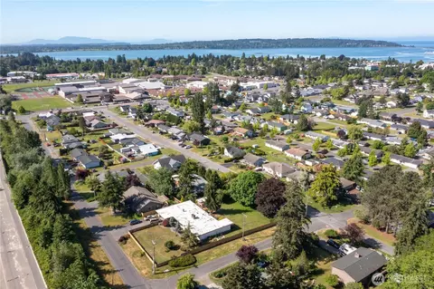 429 12th St, Blaine, WA 98230
