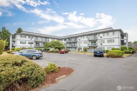 2005 Tibbetts Dr #201, Longview, WA 98632