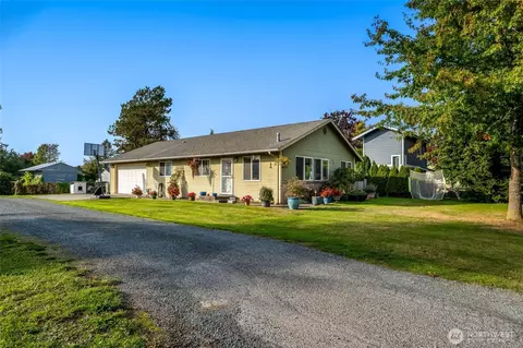 319 6th St, Blaine, WA 98230