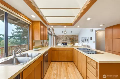 Kitchen - 40215 278th Ave SE, Enumclaw, WA 98022 photo 3 of 5
