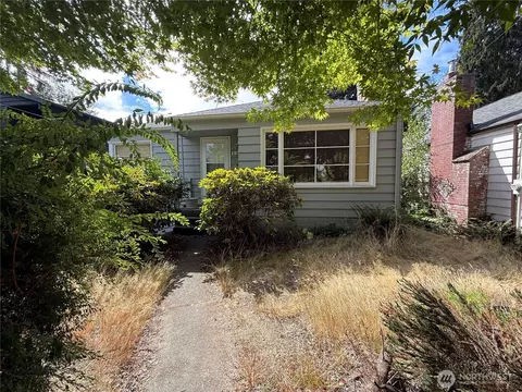 1239 NE 98th St, Seattle, WA 98115