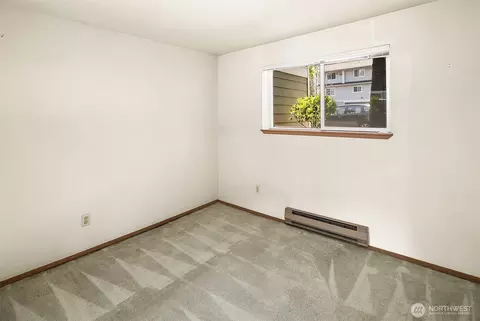 Bedroom - 10838 E Riverside Dr #C102, Bothell, WA 98011 photo 2 of 4