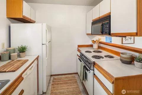 Kitchen - 10838 E Riverside Dr #C102, Bothell, WA 98011 photo 4 of 4