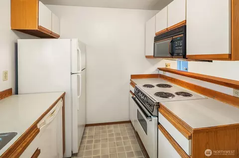 Kitchen - 10838 E Riverside Dr #C102, Bothell, WA 98011 photo 1 of 4