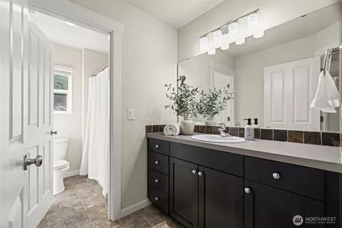 Bath - 1415 192nd Pl SE, Bothell, WA 98012 photo 2 of 5