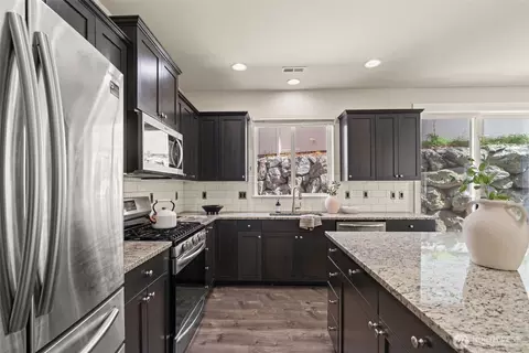 Kitchen - 1415 192nd Pl SE, Bothell, WA 98012 photo 2 of 4