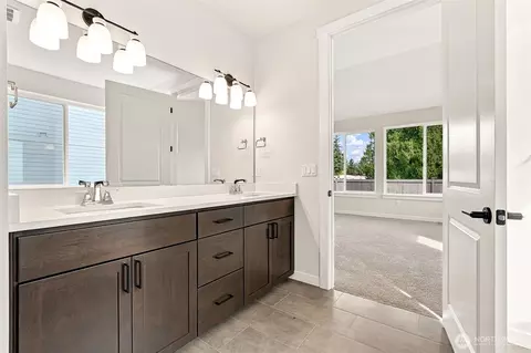 Bath - 1595 Lockridge Loop E #8, Enumclaw, WA 98022 photo 1 of 5