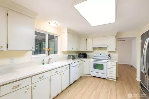 Kitchen - 334 Dungeness Mdws, Sequim, WA 98382 photo 1 of 2