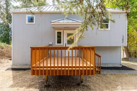1386 Admirals Dr, Oak Harbor, WA 98277