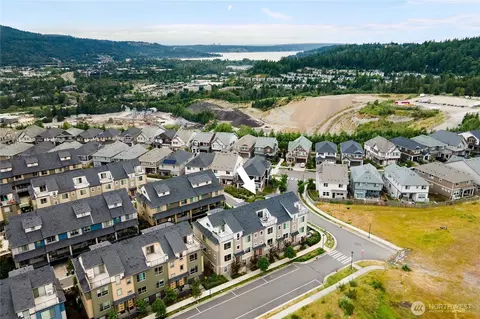 1429 8th Ave NE #8, Issaquah, WA 98029