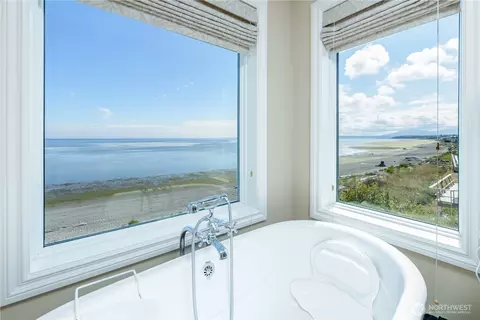 Bath - 851 3 Crabs Rd, Sequim, WA 98382 photo 4 of 5