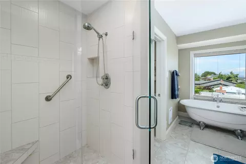 Bath - 851 3 Crabs Rd, Sequim, WA 98382 photo 5 of 5