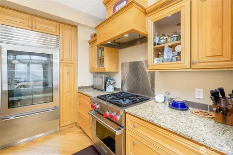 Kitchen - 851 3 Crabs Rd, Sequim, WA 98382 photo 3 of 5