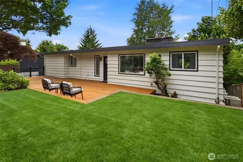 325 105th Ave SE, Bellevue, WA 98004