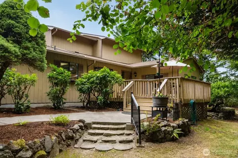 9215 96th St NW, Gig Harbor, WA 98332