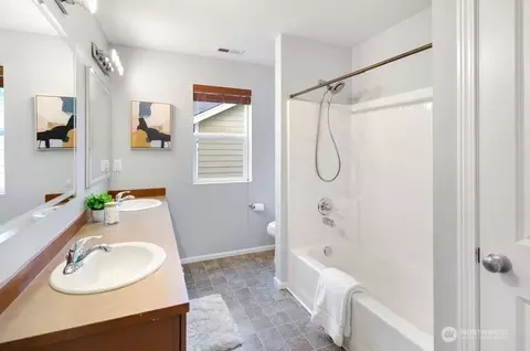 Bath - 3931 177th St SE, Bothell, WA 98012 photo 4 of 4