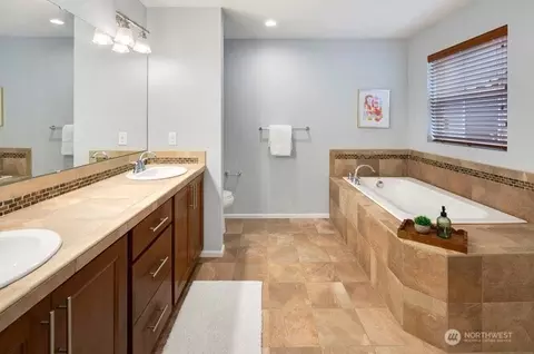 Bath - 3931 177th St SE, Bothell, WA 98012 photo 2 of 4