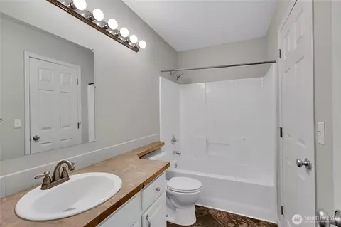 Bath - 14717 147th St E, Orting, WA 98360 photo 2 of 4