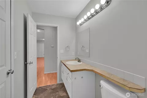 Bath - 14717 147th St E, Orting, WA 98360 photo 1 of 4
