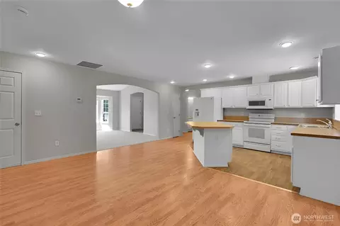 Living - 14717 147th St E, Orting, WA 98360 photo 8 of 9