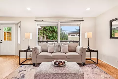Living - 14502 104th Ave NE, Bothell, WA 98011 photo 2 of 3