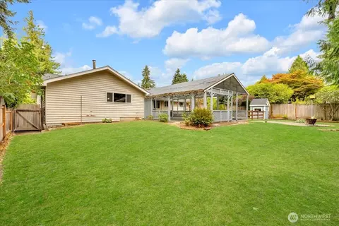 Exterior - 8602 Maple Ln, Edmonds, WA 98026 photo 6 of 11