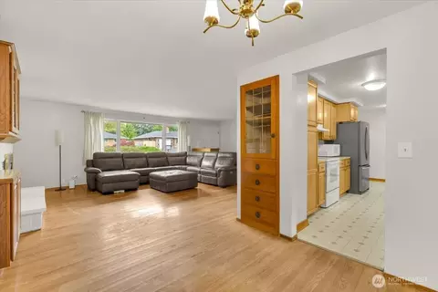 Living - 8602 Maple Ln, Edmonds, WA 98026 photo 5 of 8