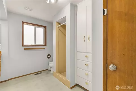 Bath - 8602 Maple Ln, Edmonds, WA 98026 photo 3 of 3