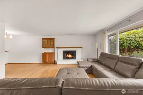 Living - 8602 Maple Ln, Edmonds, WA 98026 photo 2 of 8