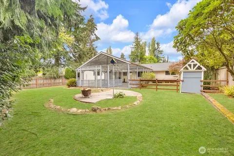 Exterior - 8602 Maple Ln, Edmonds, WA 98026 photo 8 of 11