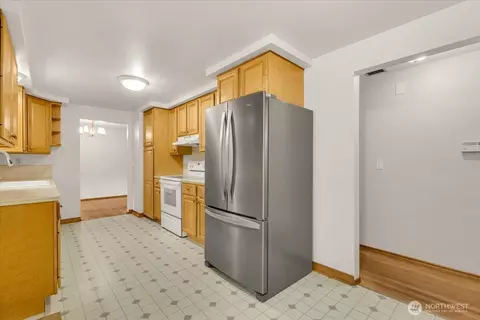 Kitchen - 8602 Maple Ln, Edmonds, WA 98026 photo 4 of 4