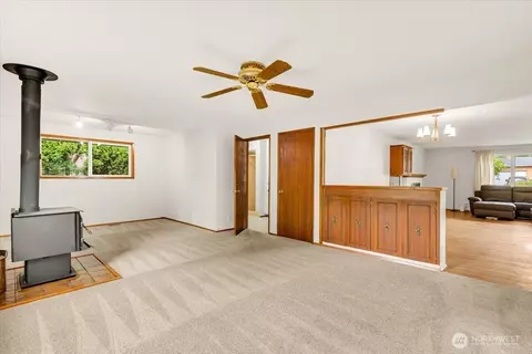 Living - 8602 Maple Ln, Edmonds, WA 98026 photo 6 of 8