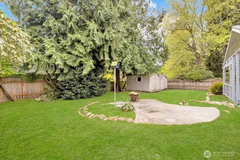 Exterior - 8602 Maple Ln, Edmonds, WA 98026 photo 9 of 11