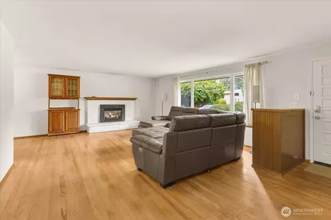 Living - 8602 Maple Ln, Edmonds, WA 98026 photo 1 of 8