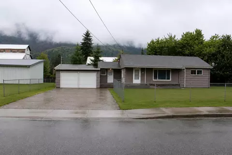 660 Sauk Ave, Darrington, WA 98241