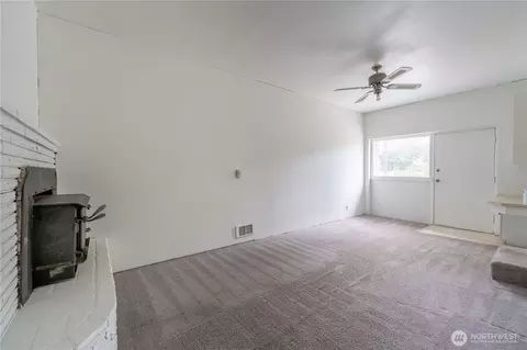 Living - 648 Smith St, Monroe, WA 98272 photo 7 of 9