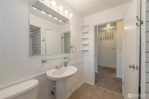 Bath - 648 Smith St, Monroe, WA 98272 photo 2 of 2